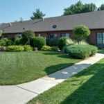 16-Spencer-Place-Courtyard-Walking-Path_diuosf