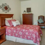 Memory-care-bedroom-in-St-Louis-County_kmu5tv